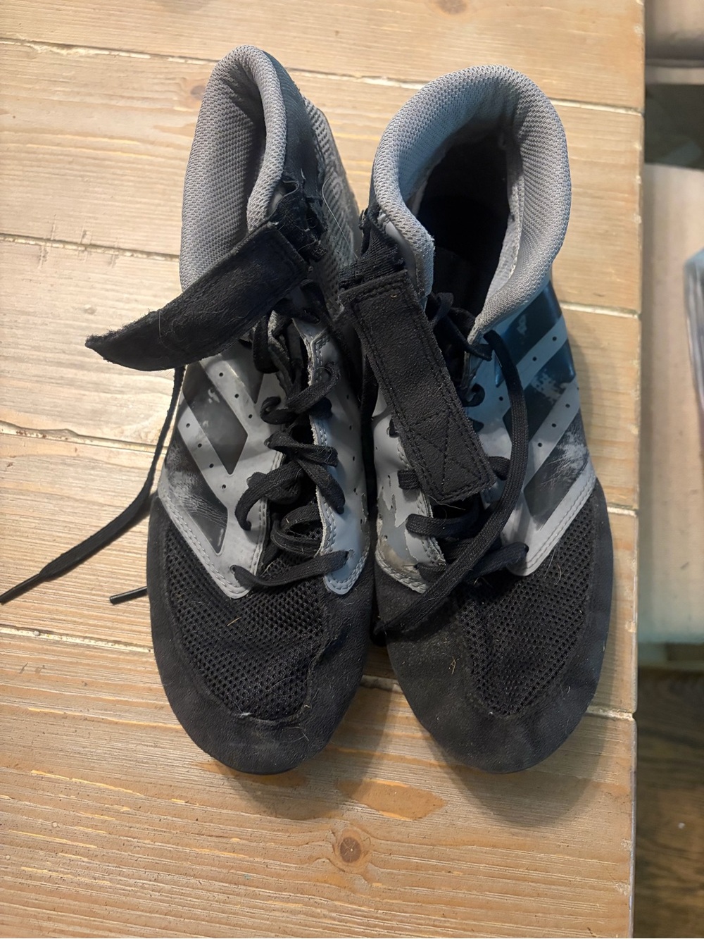 Adidas Mat Hog 2.0 Wrestling Shoes in a grey and black colorway